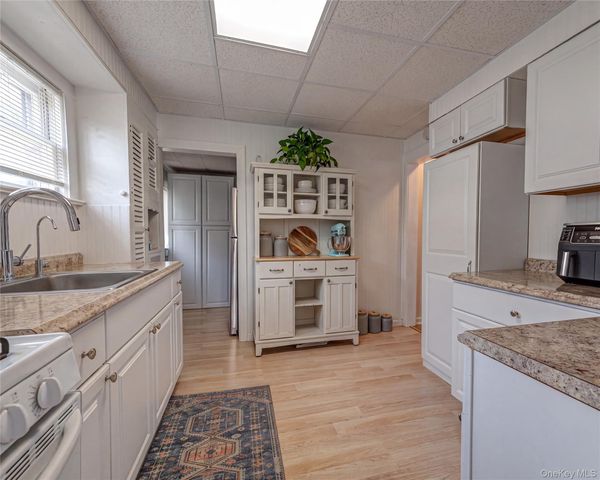 21 Bay 3rd Street, Islip, NY 11751
