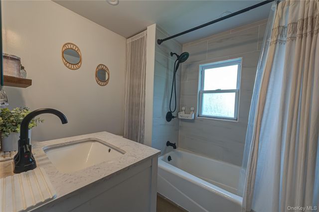 21 Bay 3rd Street, Islip, NY 11751