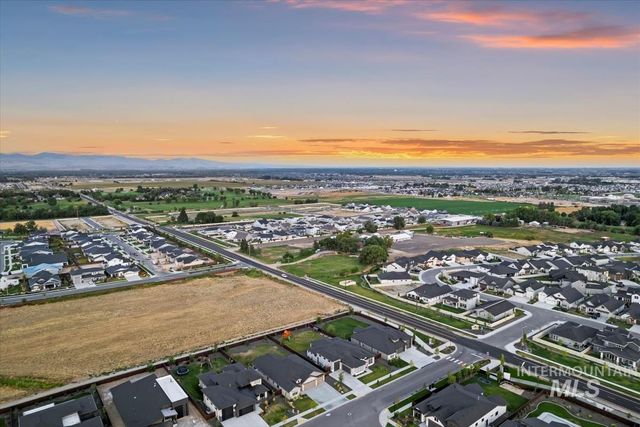 3276 N Fire Flower Ave, Star, ID 83669