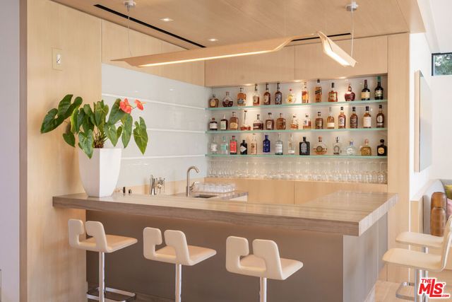 814 Toulon Drive, Pacific Palisades, CA 90272