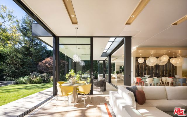 814 Toulon Drive, Pacific Palisades, CA 90272