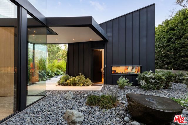 814 Toulon Drive, Pacific Palisades, CA 90272