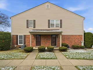 15913 N Franklin Drive, Clinton Township, MI 48038