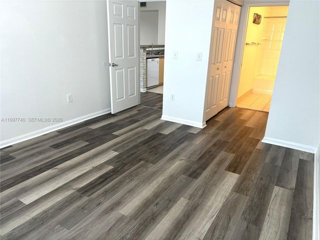 8050 N Nob Hill Rd 105, Tamarac, FL 33321