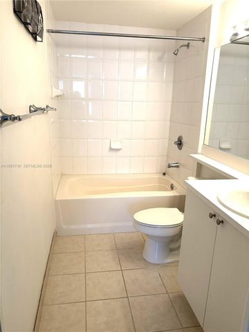 8050 N Nob Hill Rd 105, Tamarac, FL 33321