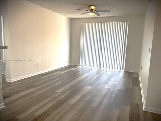 8050 N Nob Hill Rd 105, Tamarac, FL 33321