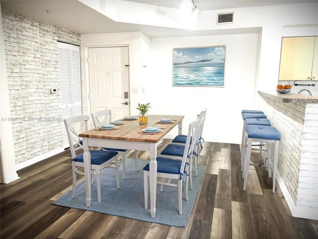 8050 N Nob Hill Rd 105, Tamarac, FL 33321