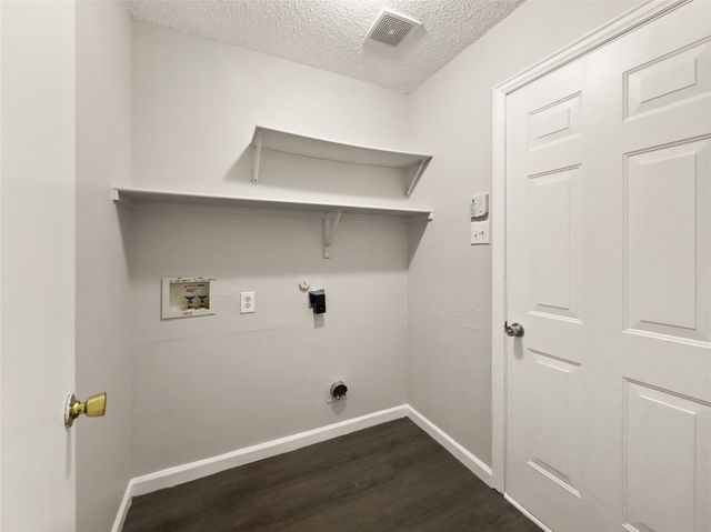 2043 Plains Court, Grand Prairie, TX 75052