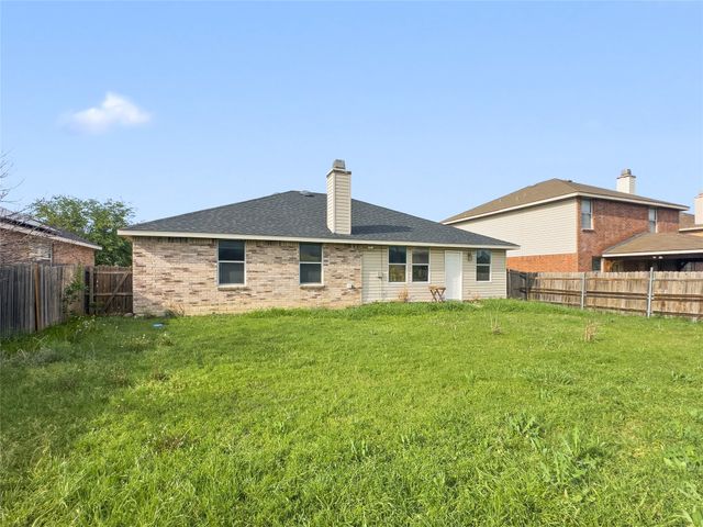 2043 Plains Court, Grand Prairie, TX 75052