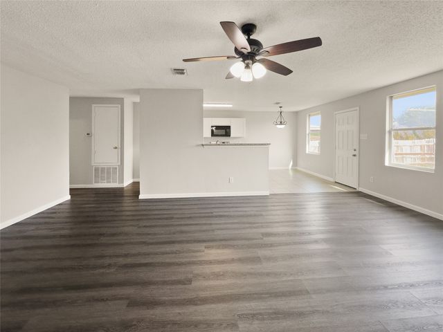 2043 Plains Court, Grand Prairie, TX 75052