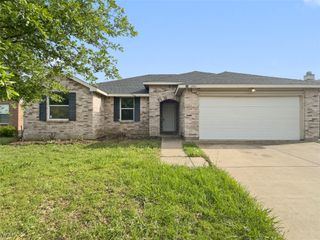2043 Plains Court, Grand Prairie, TX 75052