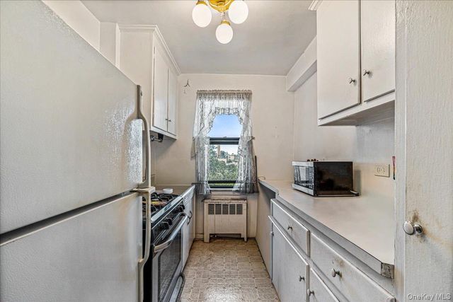 5224 65th Place 3L, Maspeth, NY 11378