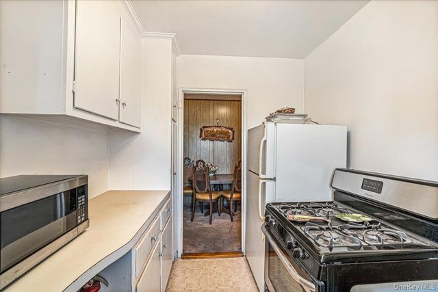 5224 65th Place 3L, Maspeth, NY 11378