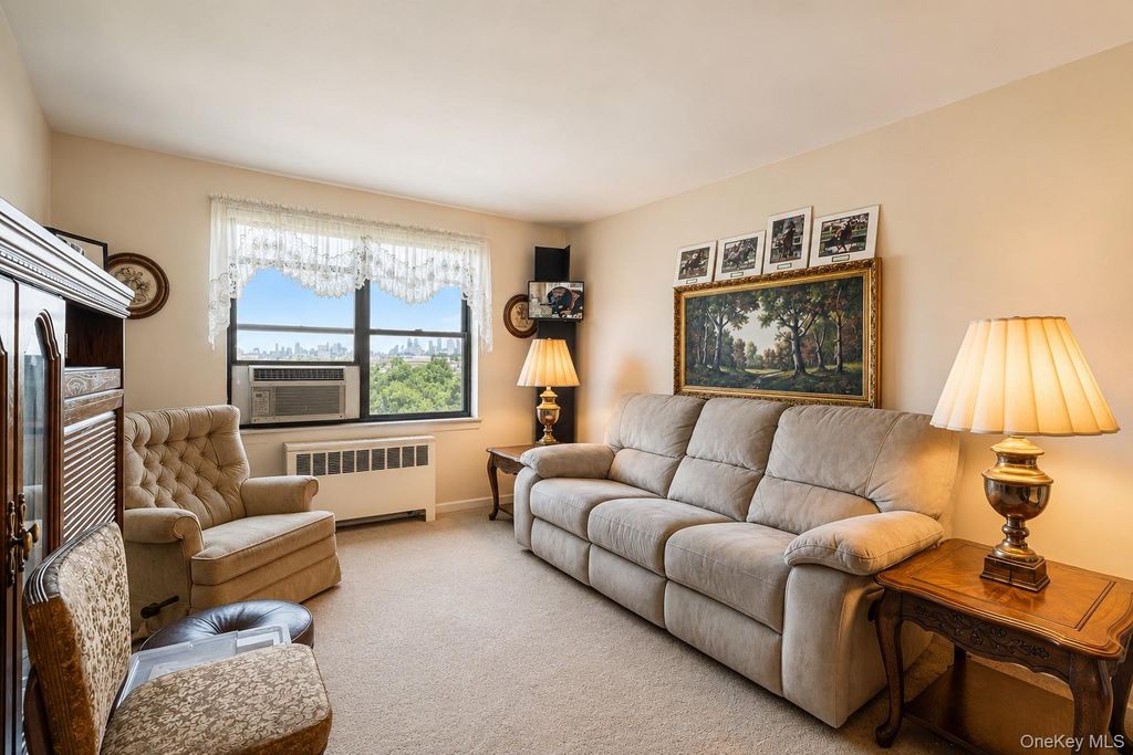 5224 65th Place 3L, Maspeth, NY 11378
