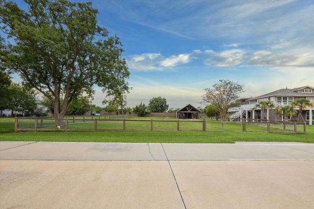 1436 Bayshore Drive, Kemah, TX 77565