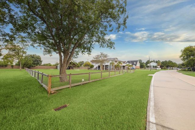 1436 Bayshore Drive, Kemah, TX 77565