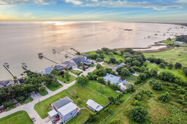 1436 Bayshore Drive, Kemah, TX 77565