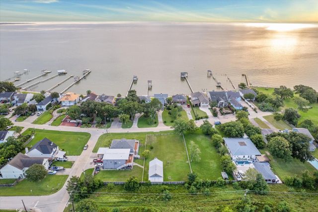 1436 Bayshore Drive, Kemah, TX 77565