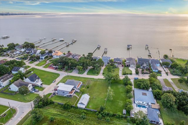 1436 Bayshore Drive, Kemah, TX 77565