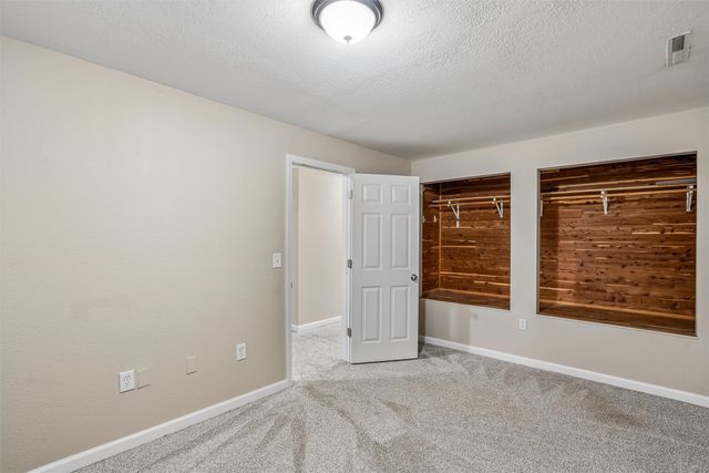 804 E Spring Street, Des Moines, IA 50315
