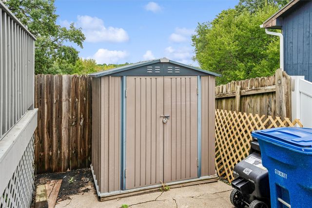 804 E Spring Street, Des Moines, IA 50315