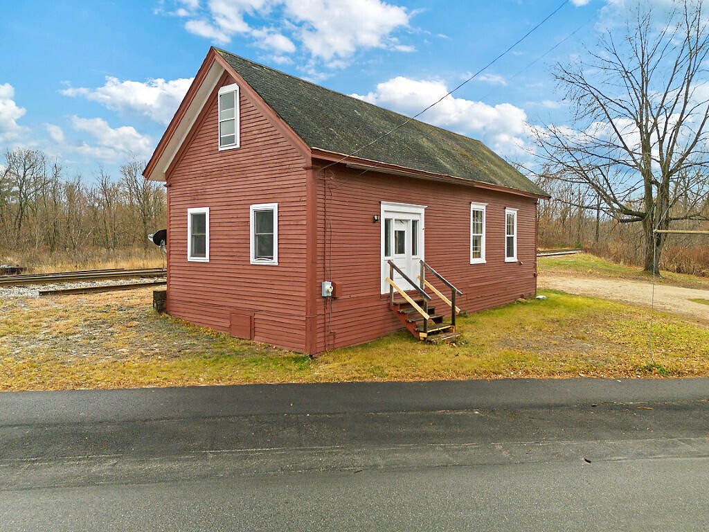 63 Elm Street, Mechanic Falls, ME 04256 — photo 2