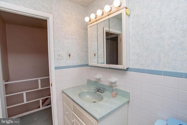 8617 RUGBY ST, Philadelphia, PA 19150