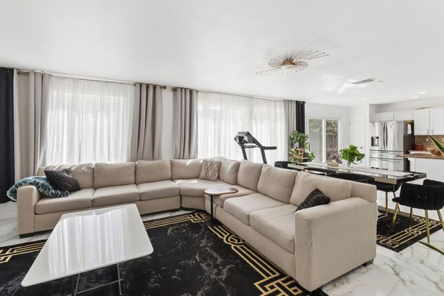 2960 Ottumwa Dr, Sacramento, CA 95835