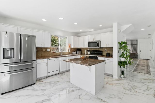 2960 Ottumwa Dr, Sacramento, CA 95835