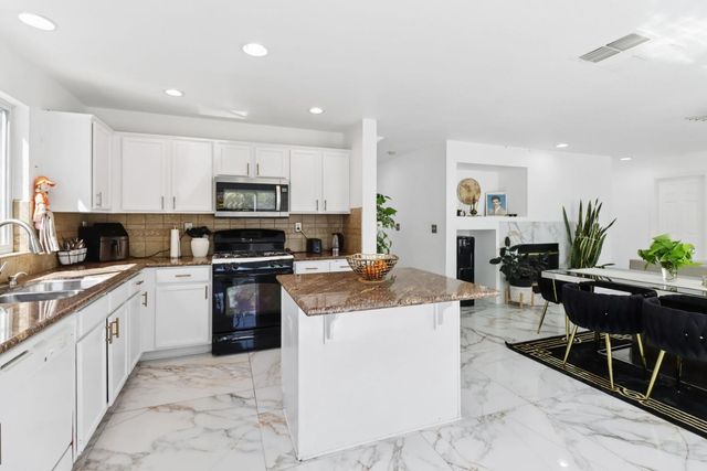 2960 Ottumwa Dr, Sacramento, CA 95835