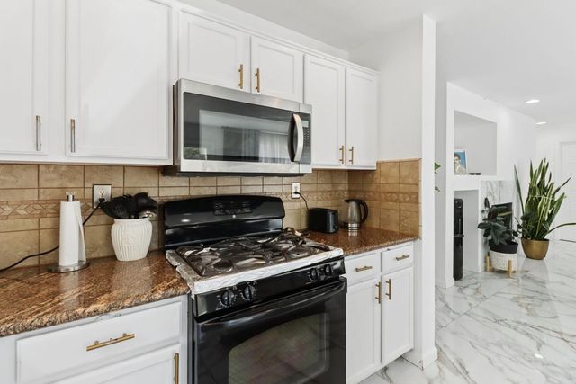 2960 Ottumwa Dr, Sacramento, CA 95835