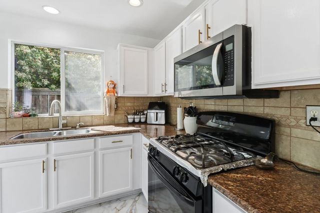 2960 Ottumwa Dr, Sacramento, CA 95835