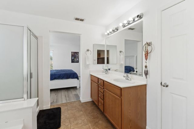 2960 Ottumwa Dr, Sacramento, CA 95835