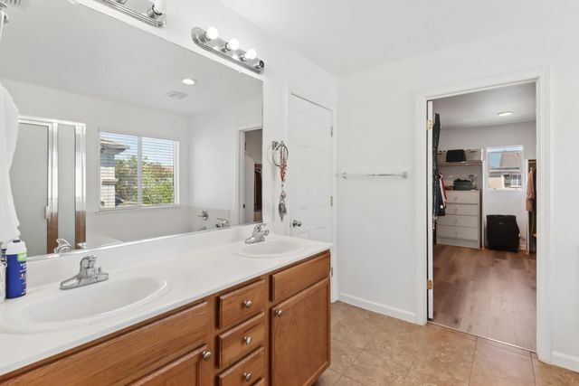 2960 Ottumwa Dr, Sacramento, CA 95835