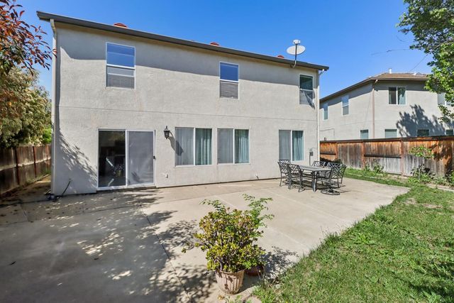 2960 Ottumwa Dr, Sacramento, CA 95835