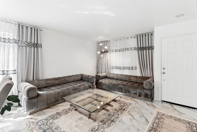 2960 Ottumwa Dr, Sacramento, CA 95835