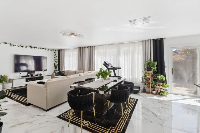 2960 Ottumwa Dr, Sacramento, CA 95835