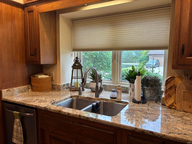 9512 CAMBERWELL Drive, Fort Wayne, IN 46804