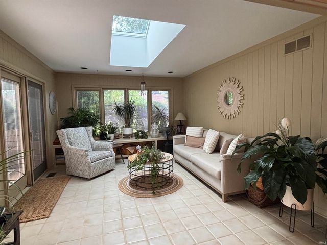 9512 CAMBERWELL Drive, Fort Wayne, IN 46804