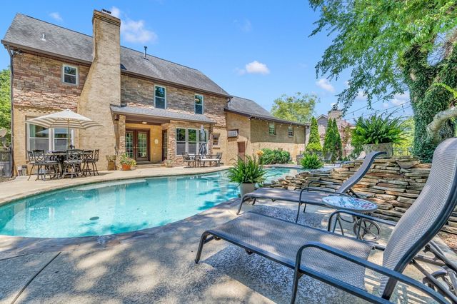 1620 Oakhall Dr, Brentwood, TN 37027