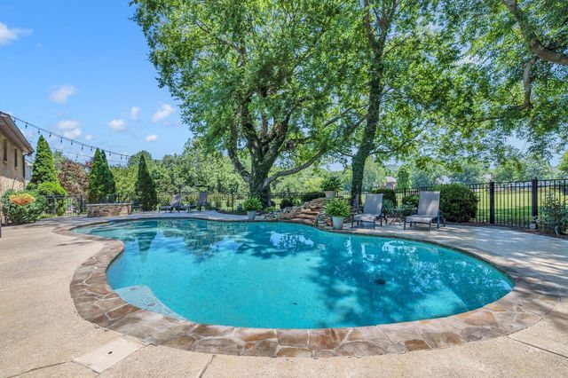 1620 Oakhall Dr, Brentwood, TN 37027