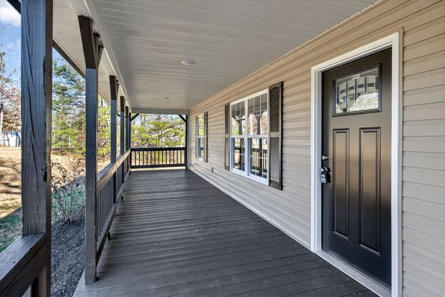 208 Frontier Dr, Grimsley, TN 38565