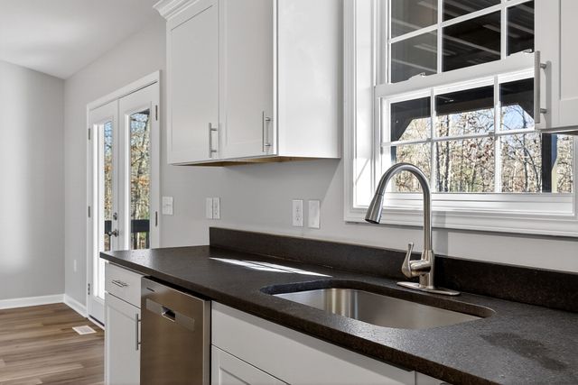 208 Frontier Dr, Grimsley, TN 38565