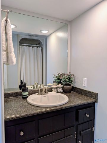 908 Fagan Springs Drive SE, Huntsville, AL 35801