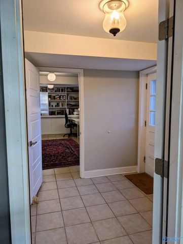 908 Fagan Springs Drive SE, Huntsville, AL 35801