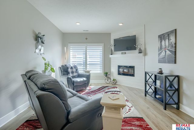 1903 S 7th Street, Omaha, NE 68108