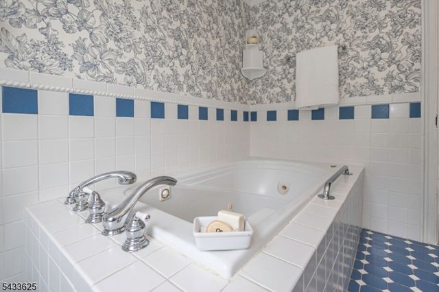 449 Stamets Rd, Holland Twp., NJ 08848
