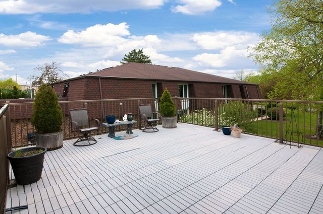 1408 S New Wilke Road 2-B, Arlington Heights, IL 60005