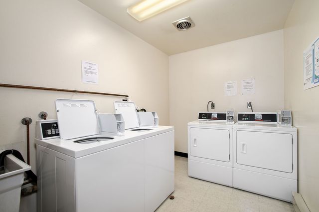 1408 S New Wilke Road 2-B, Arlington Heights, IL 60005