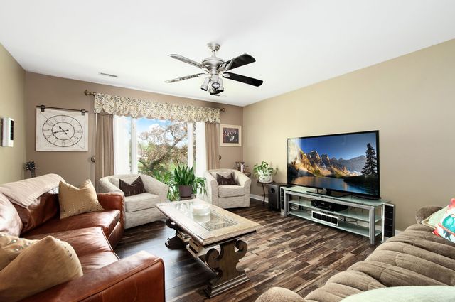 1408 S New Wilke Road 2-B, Arlington Heights, IL 60005